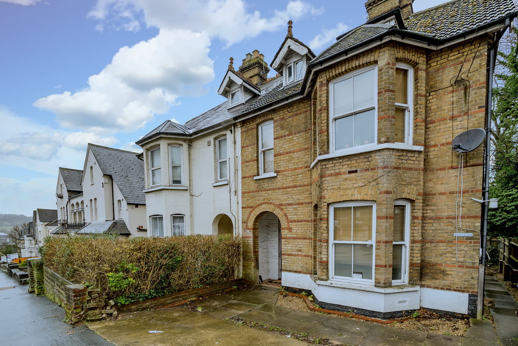 3 bed flat to rent, HP13