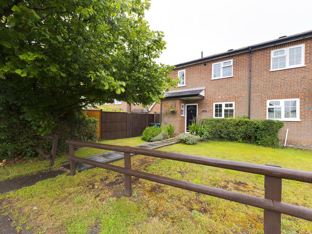 2 bed house for sale in Pond Approach, Holmer Green, HP15