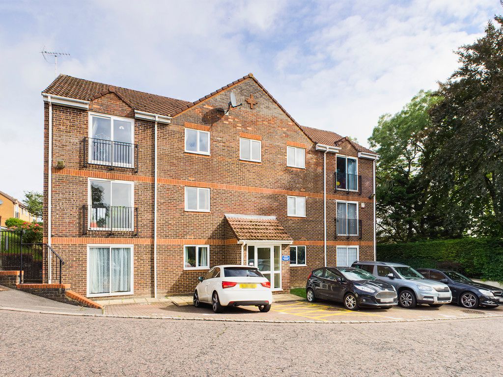 2 bed flat for sale, HP12