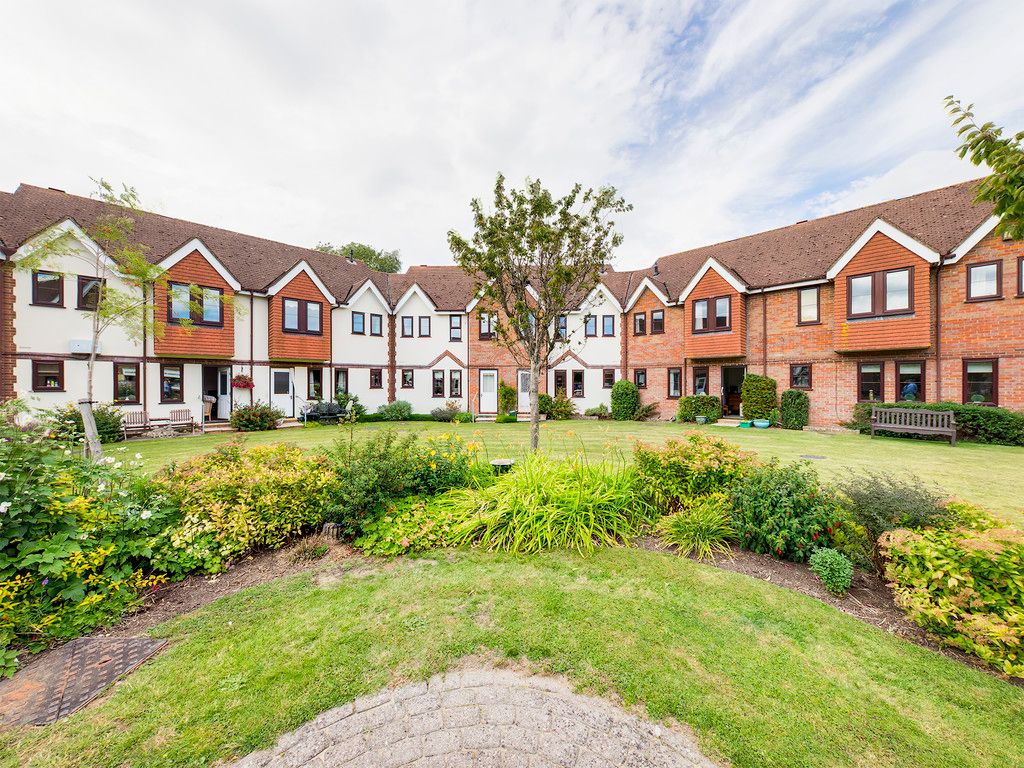 2 bed flat for sale in Giles Gate, Prestwood, Great Missenden, HP16