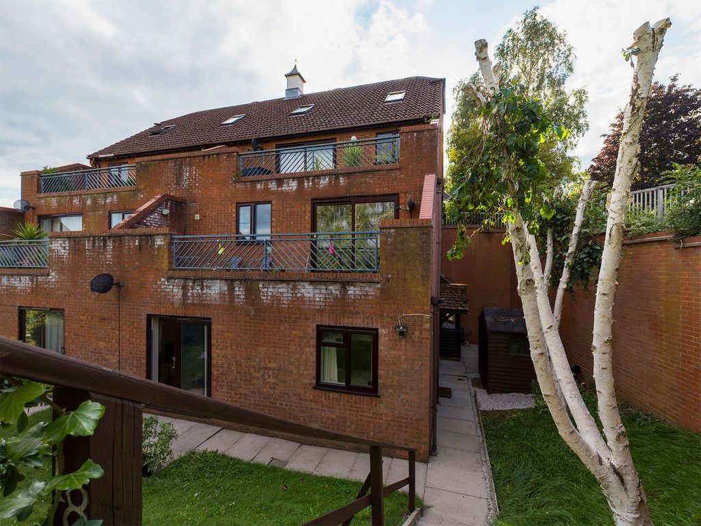2 bed flat for sale, HP13