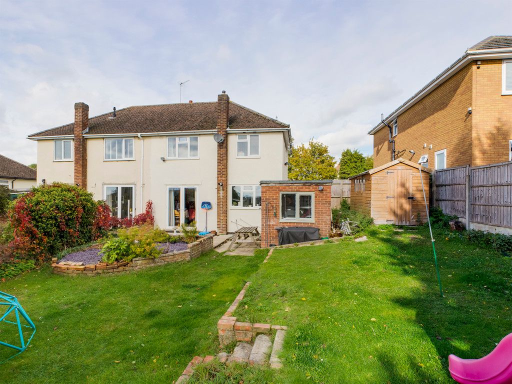 Thurston Road Slough 3 Bed Semidetached House For Sale 