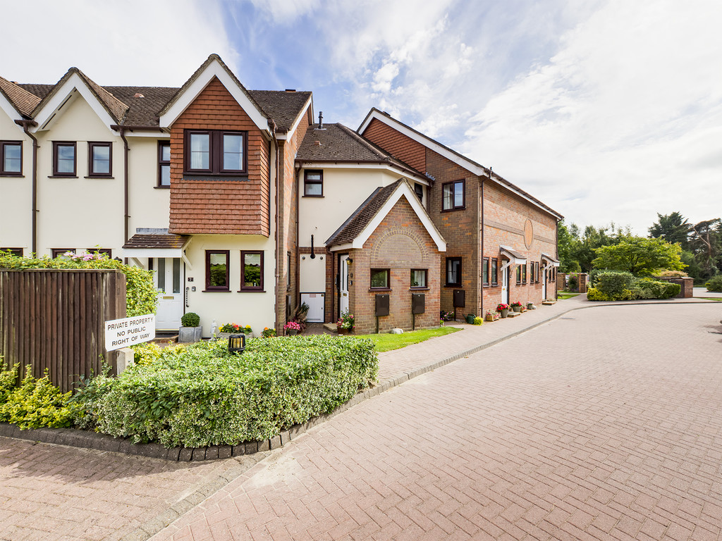 2 bed flat for sale in Giles Gate, Prestwood, Great Missenden, HP16