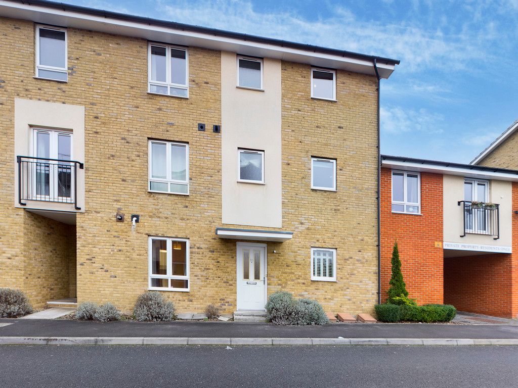 2 bed flat to rent in The Roperies, High Wycombe, HP13