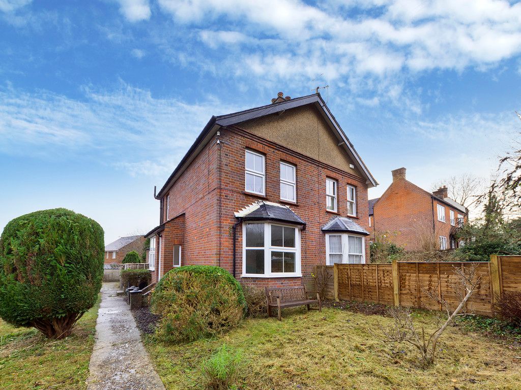 2 bed house to rent in Chapel Lane, High Wycombe, HP12