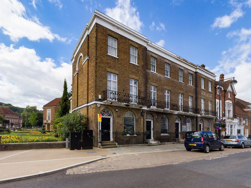 2 bed flat to rent, HP11