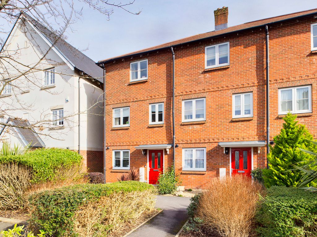 4 bed house for sale in Kingshill Drive, High Wycombe, HP13