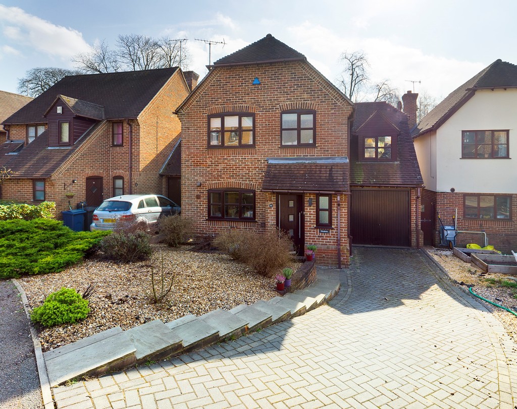 4 bed house for sale in Copperfields, High Wycombe, HP12