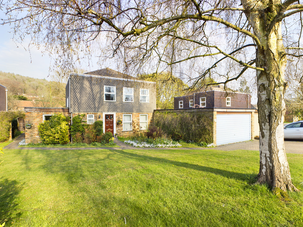 4 bed house for sale in Cherry Tree Close, Hughenden Valley, HP14