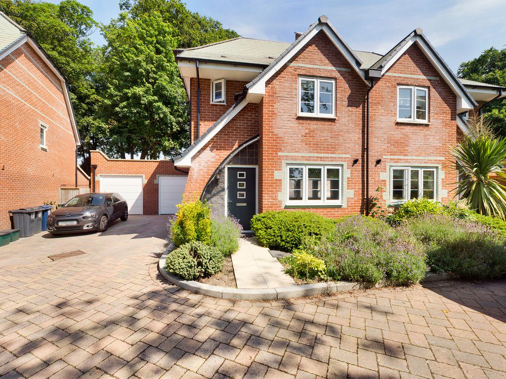 3 bed house to rent, HP11