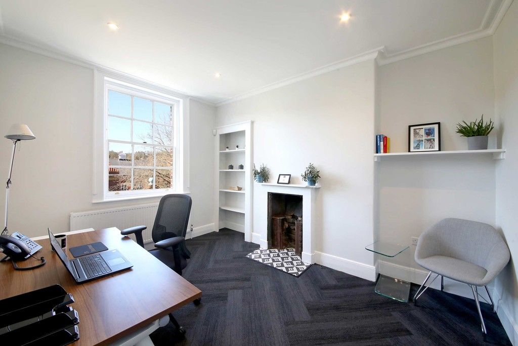 Commercial property to rent, HP11