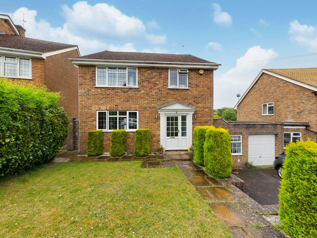 4 bed house to rent in Bellwood Rise, High Wycombe, HP11