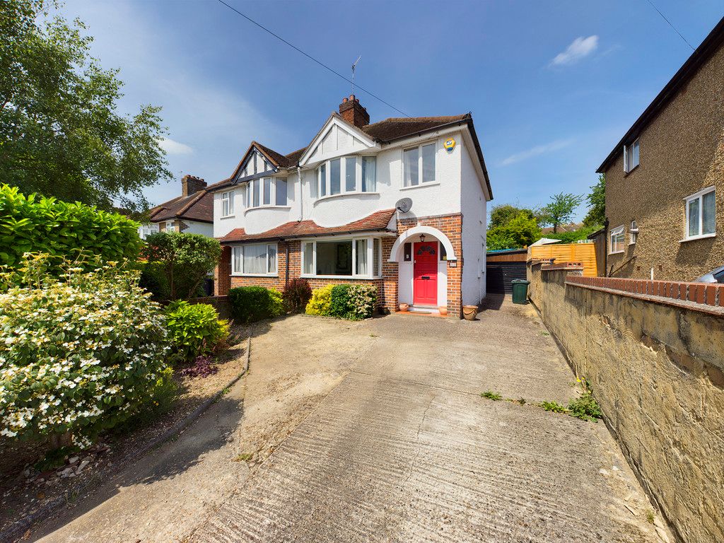 3 bed house to rent in Melbourne Road, High Wycombe, HP13