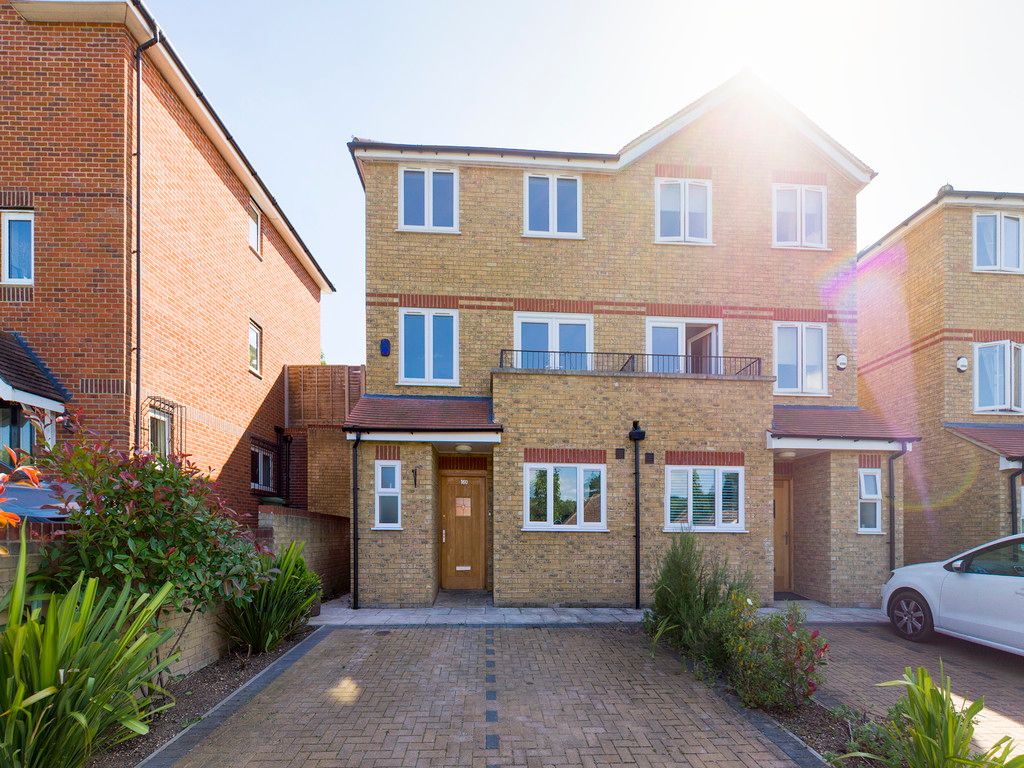 4 bed house to rent in Kingsmead Road, High Wycombe, HP11