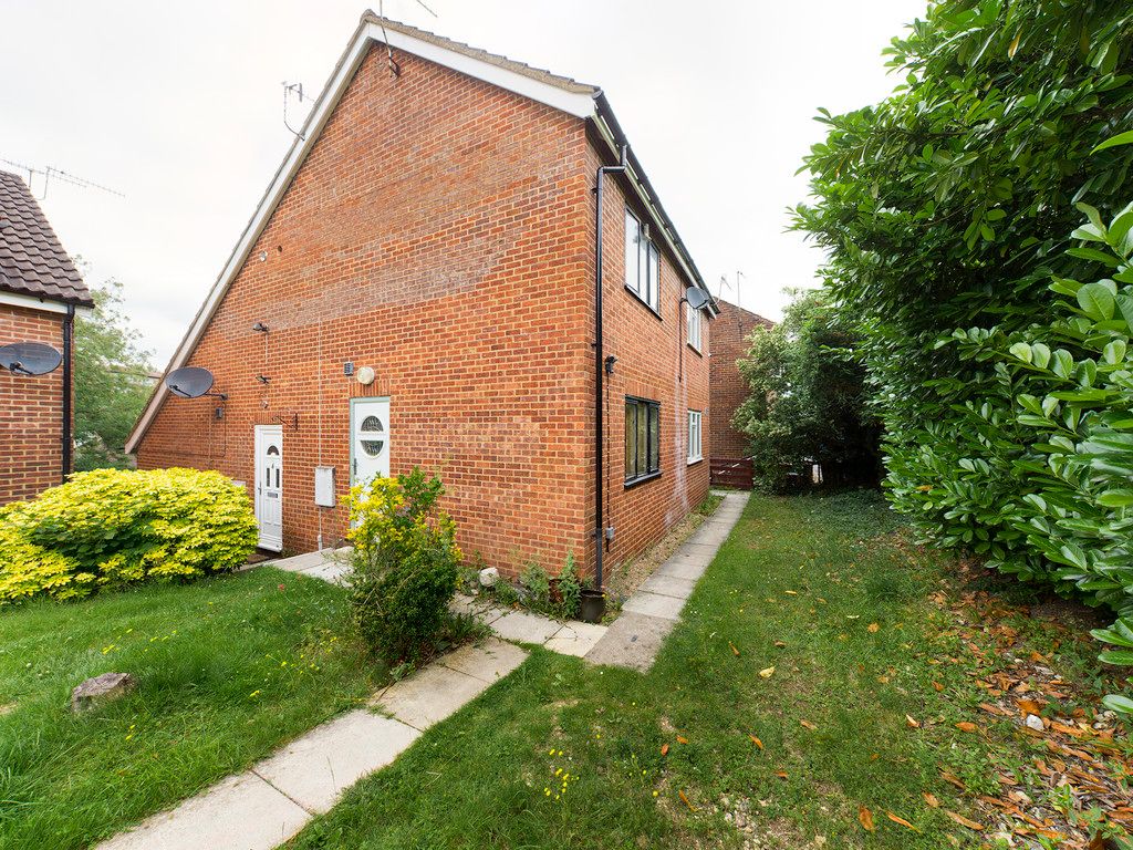 1 bed flat to rent in Carrington Road, High Wycombe, HP12