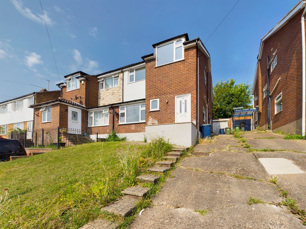 4 bed house to rent in Mayhew Crescent, High Wycombe, HP13