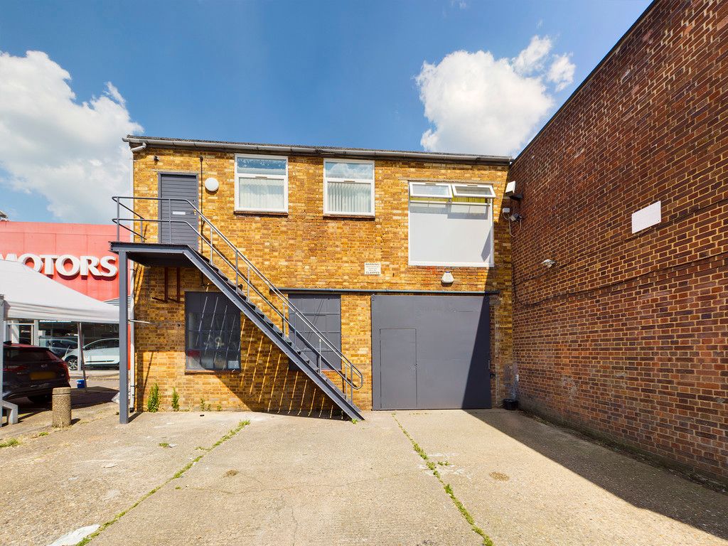 Commercial property to rent in Lansdales Road, High Wycombe, HP11