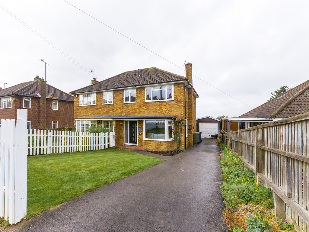 3 bed house for sale in Salisbury Close, Princes Risborough 1