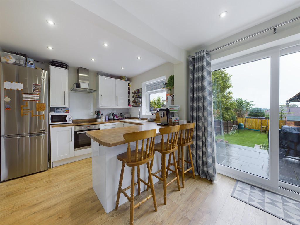 3 bed house for sale in Salisbury Close, Princes Risborough  - Property Image 4