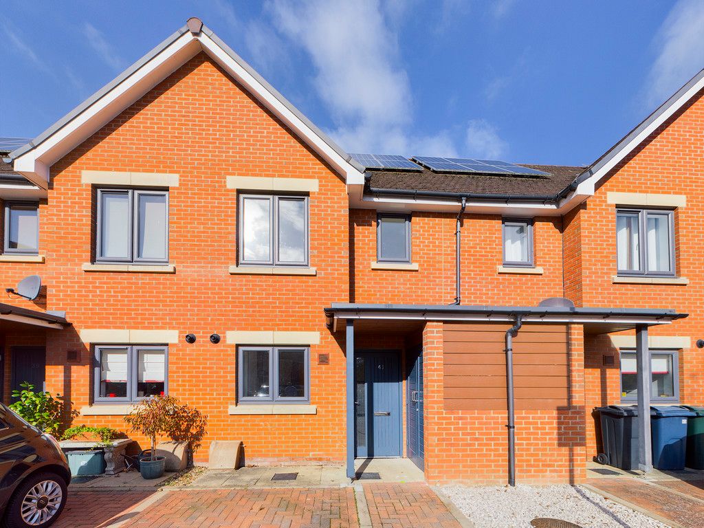 2 bed house to rent in Bartlett Place, High Wycombe, HP12