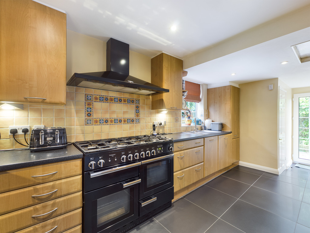4 bed house for sale  - Property Image 8