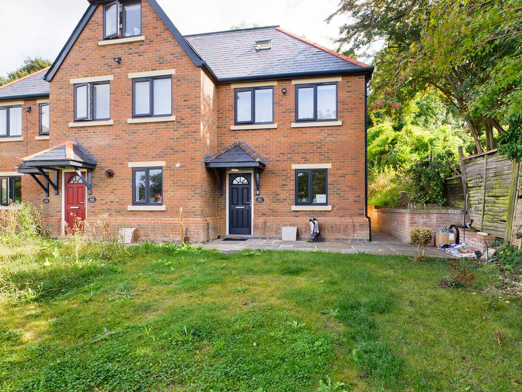3 bed house to rent in Hughenden Road, High Wycombe, HP13