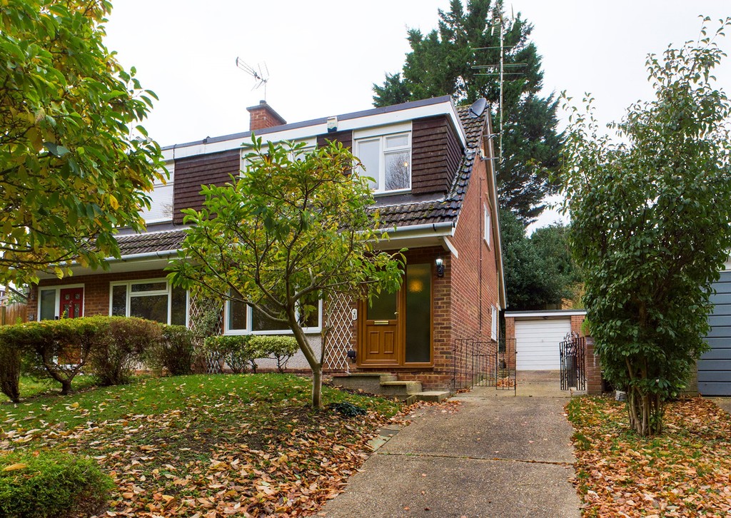 3 bed house for sale in Clearbrook Close, Loudwater, HP13
