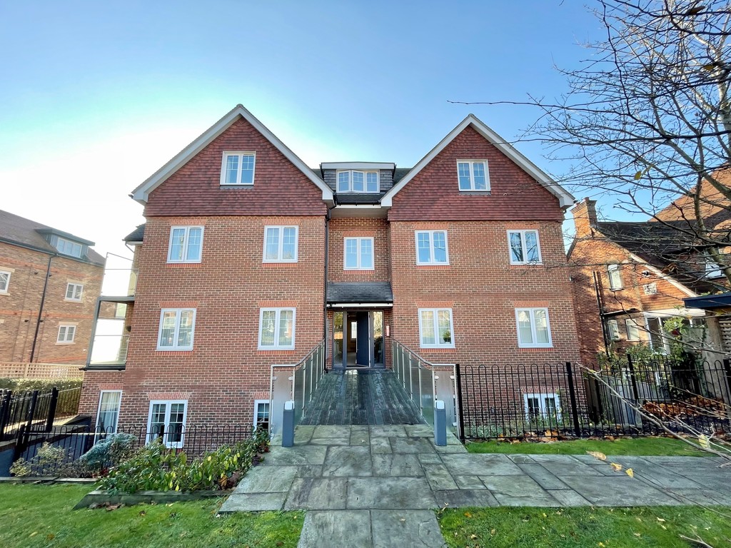 2 bed flat for sale in Strata House, High Wycombe, HP12