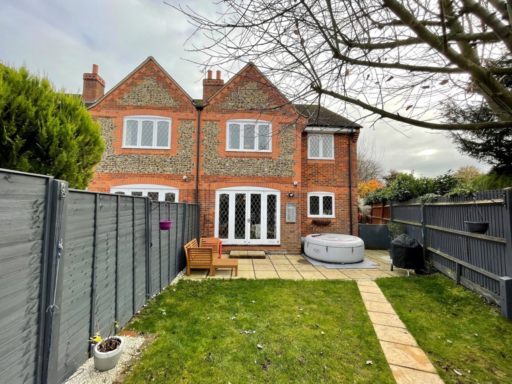 3 bed house for sale in Old Chapel Close, Little Kimble, HP17