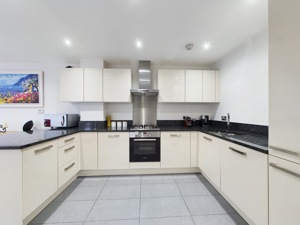 4 bed house for sale in Thistle Walk, High Wycombe  - Property Image 2