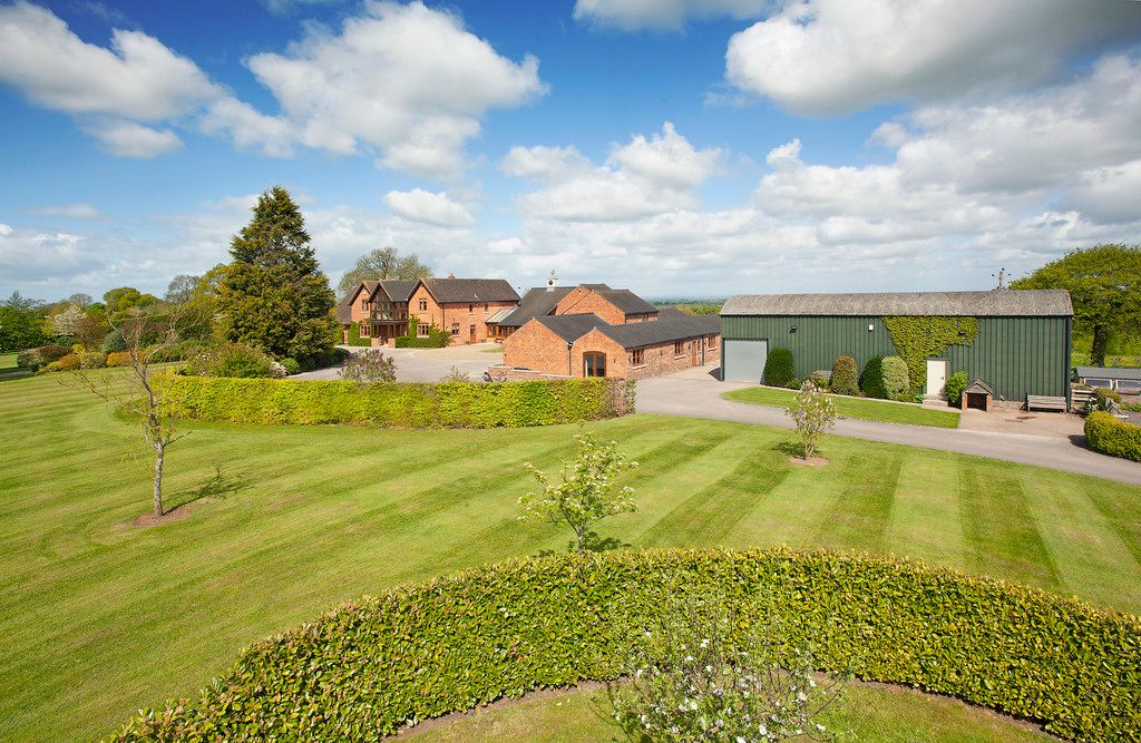 5 bed house for sale, CW3