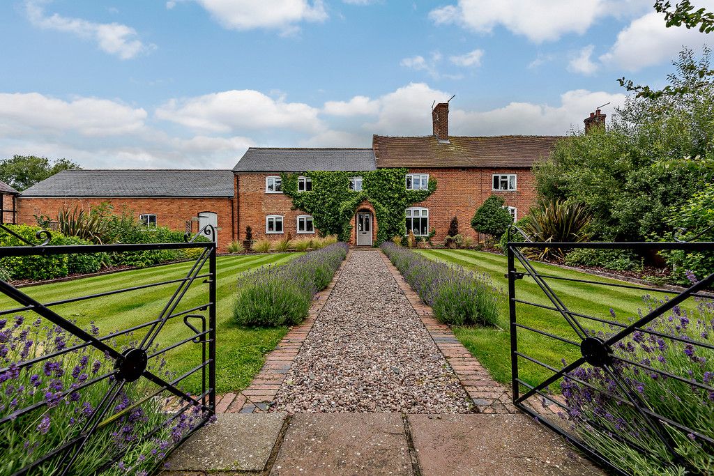4 bed house for sale, SY13
