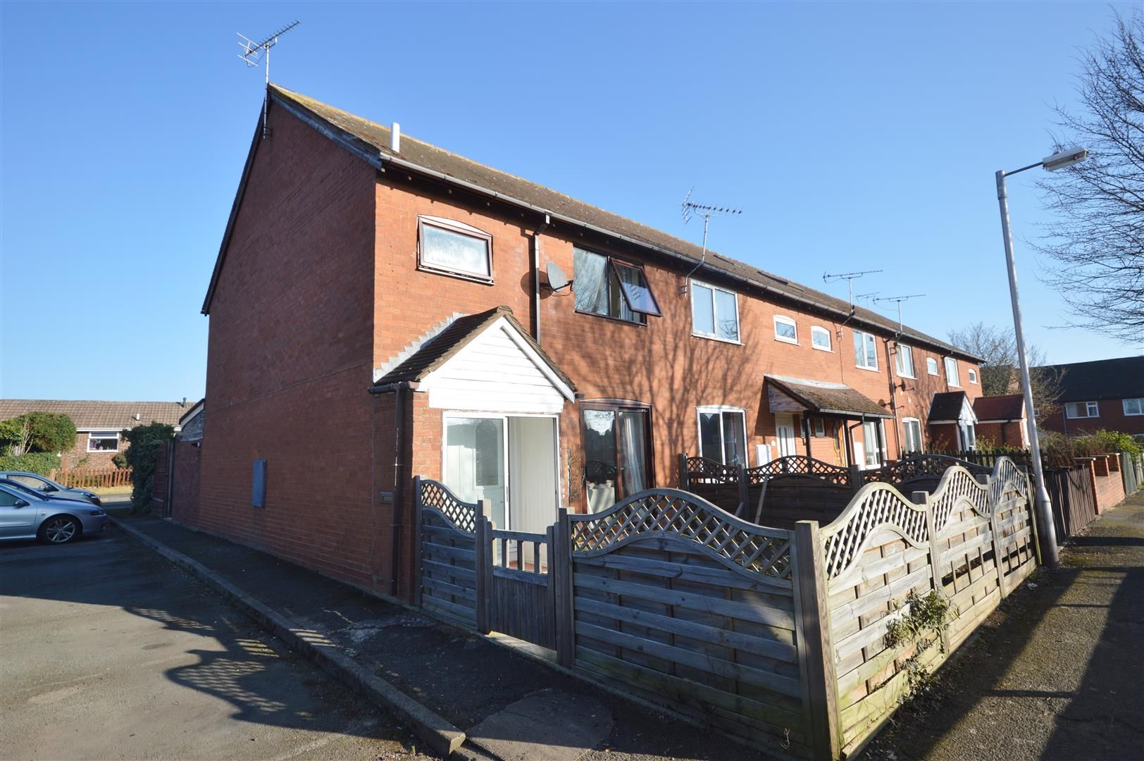 3 bed end of terrace for sale in Leominster 1