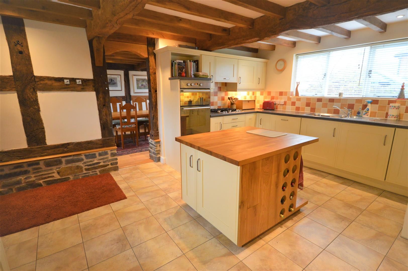 4 bed barn conversion for sale in Kingsland 6