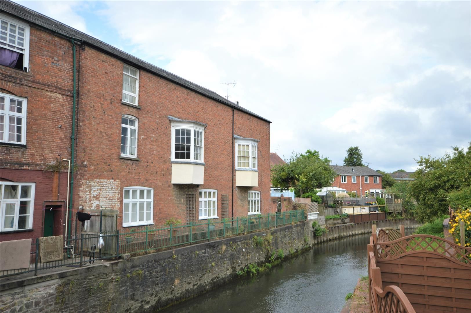 1 bed flat for sale in Leominster 2