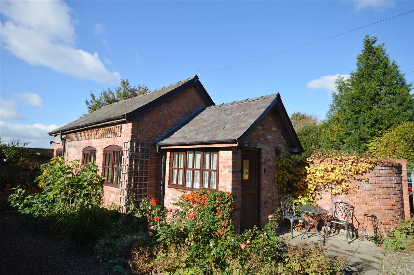 1 bed bungalow to rent in Stretford - Property Image 1