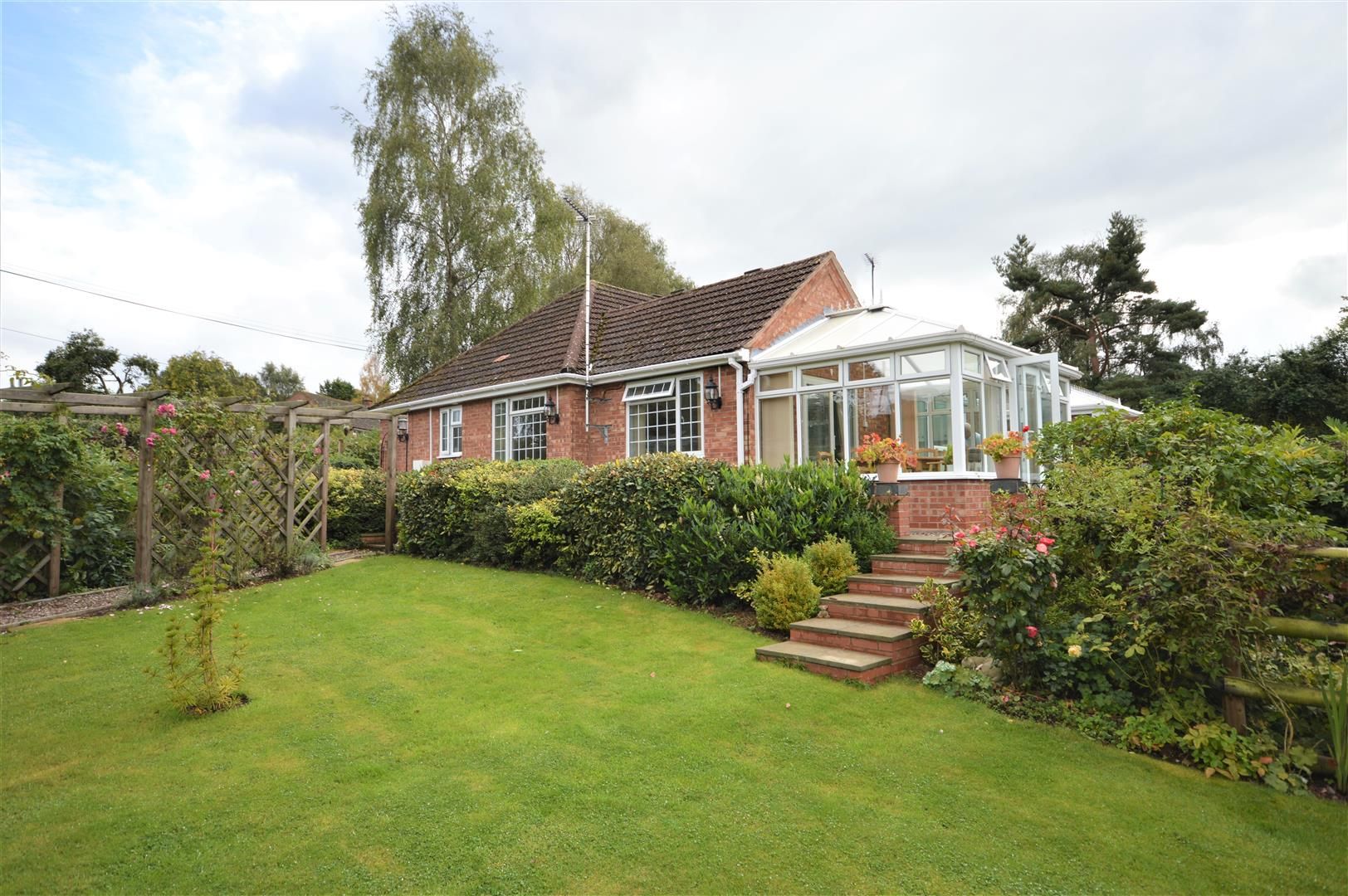3 bed semi-detached bungalow for sale in Upper Hill - Property Image 1
