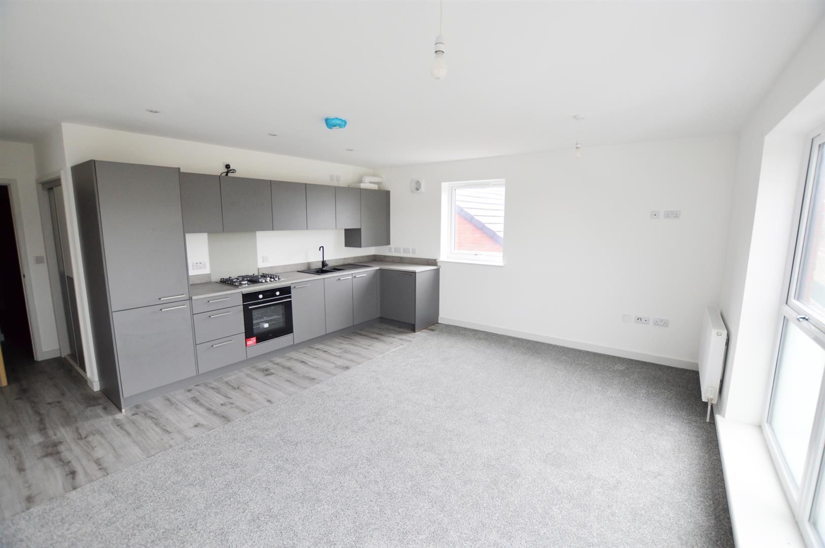 2 bed apartment for sale in Leominster 5