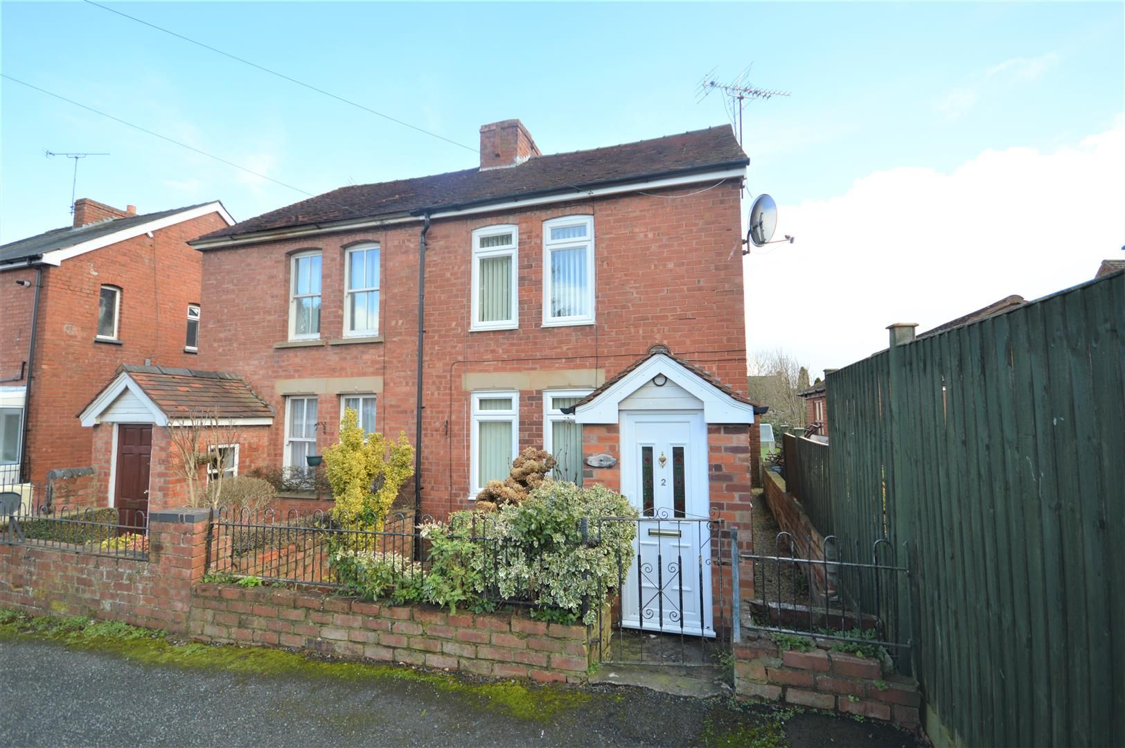 3 bed semi-detached for sale in Leominster 1