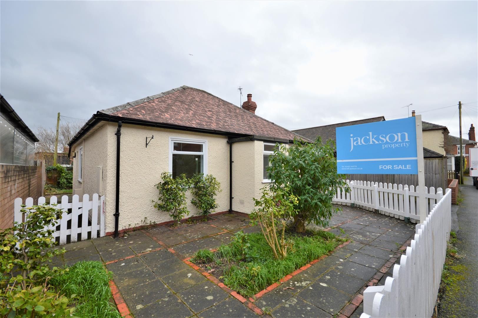 3 bed detached bungalow for sale in Hereford - Property Image 1