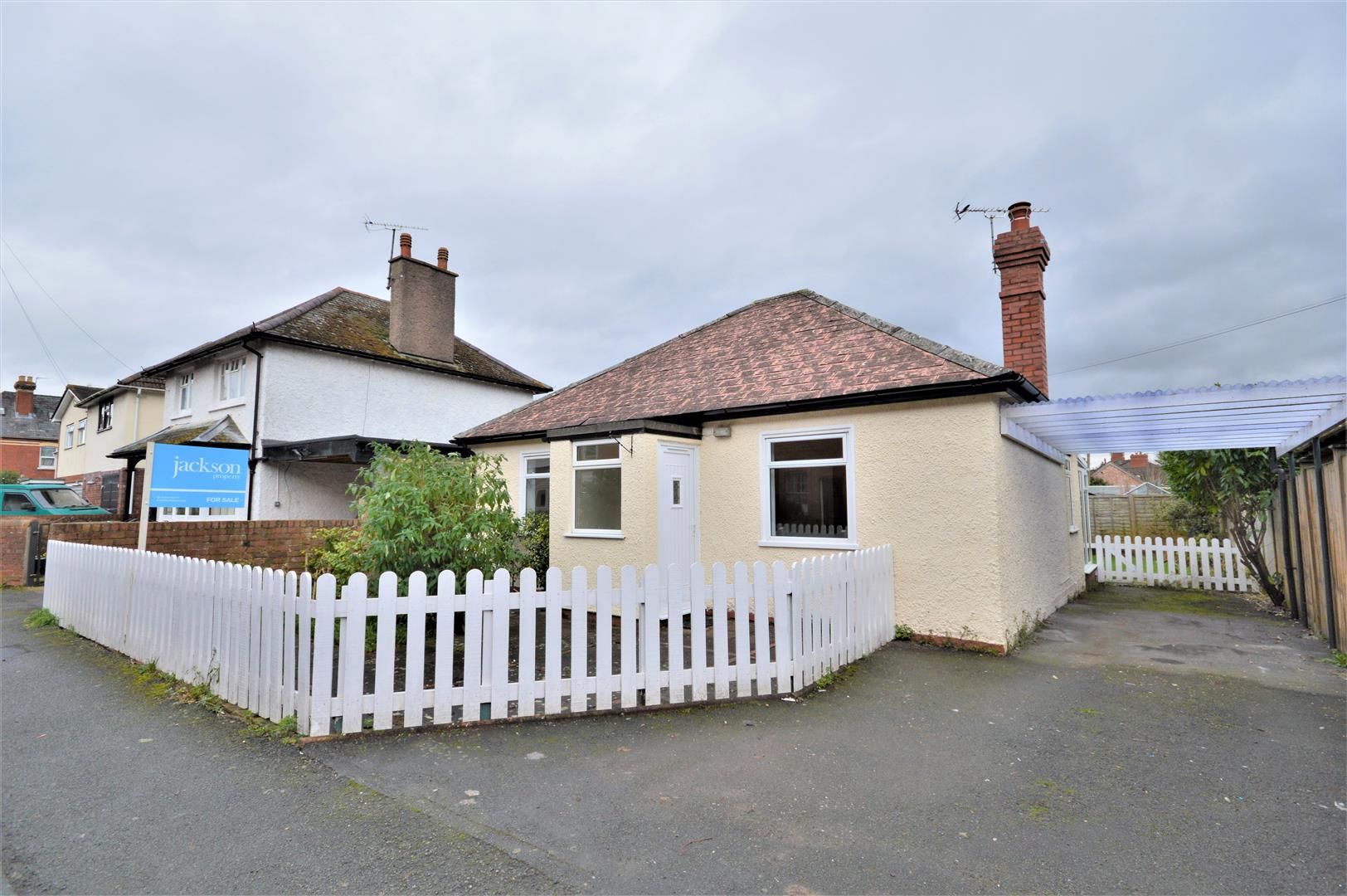 3 bed detached bungalow for sale in Hereford 12