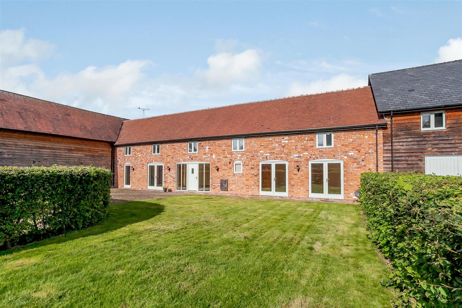 4 Bed Barn Conversion For Sale In Pembridge Ref 29443200