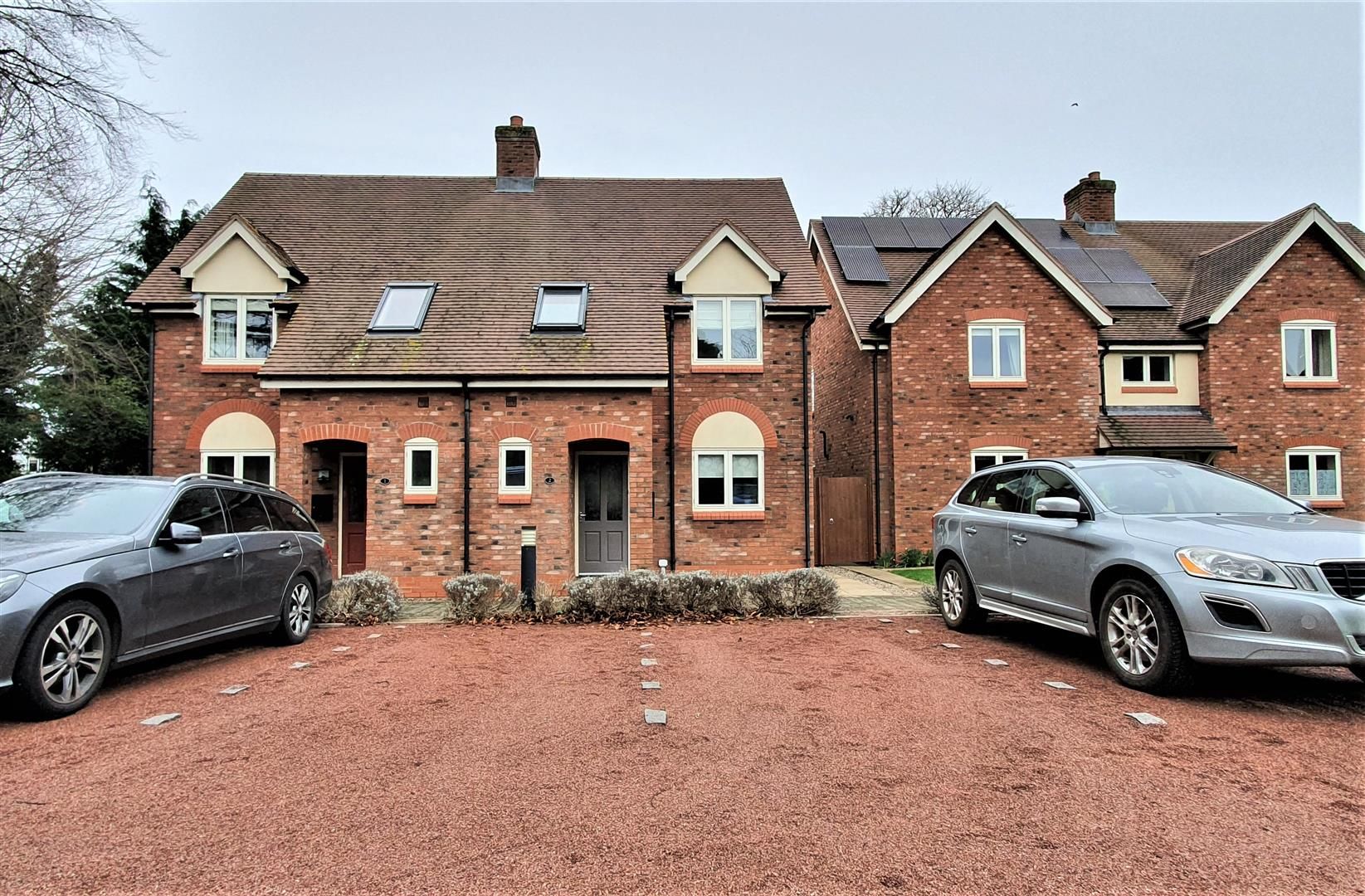 3 bed semi-detached to rent, HR4