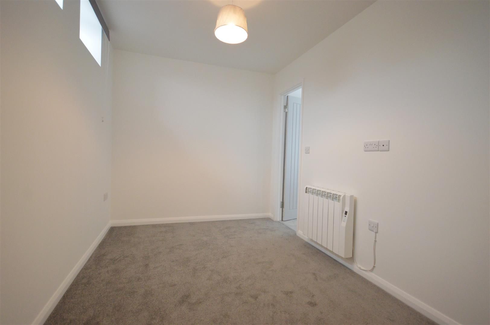 1 bed flat to rent, HR6