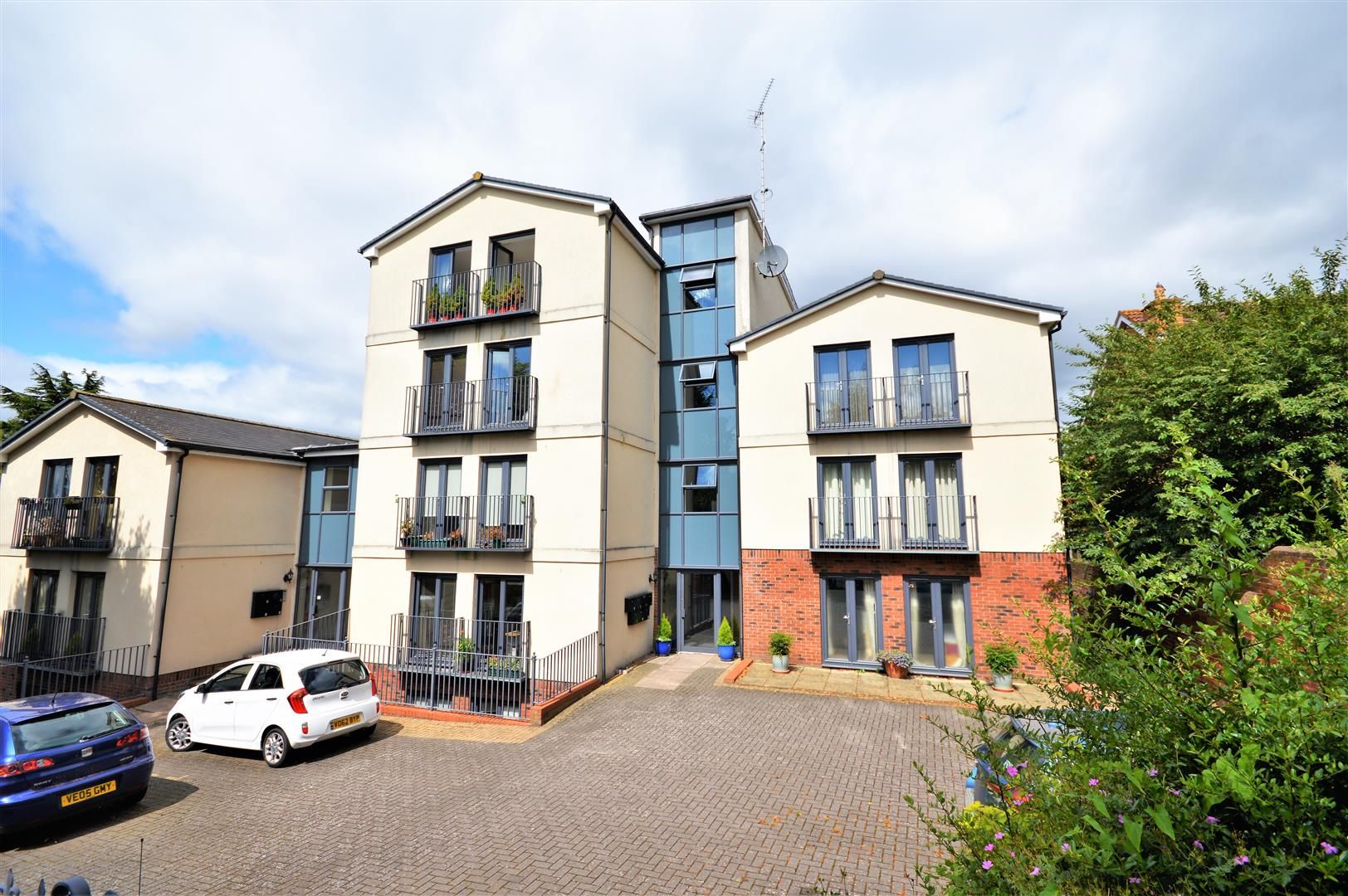 2 bed penthouse to rent, HR1