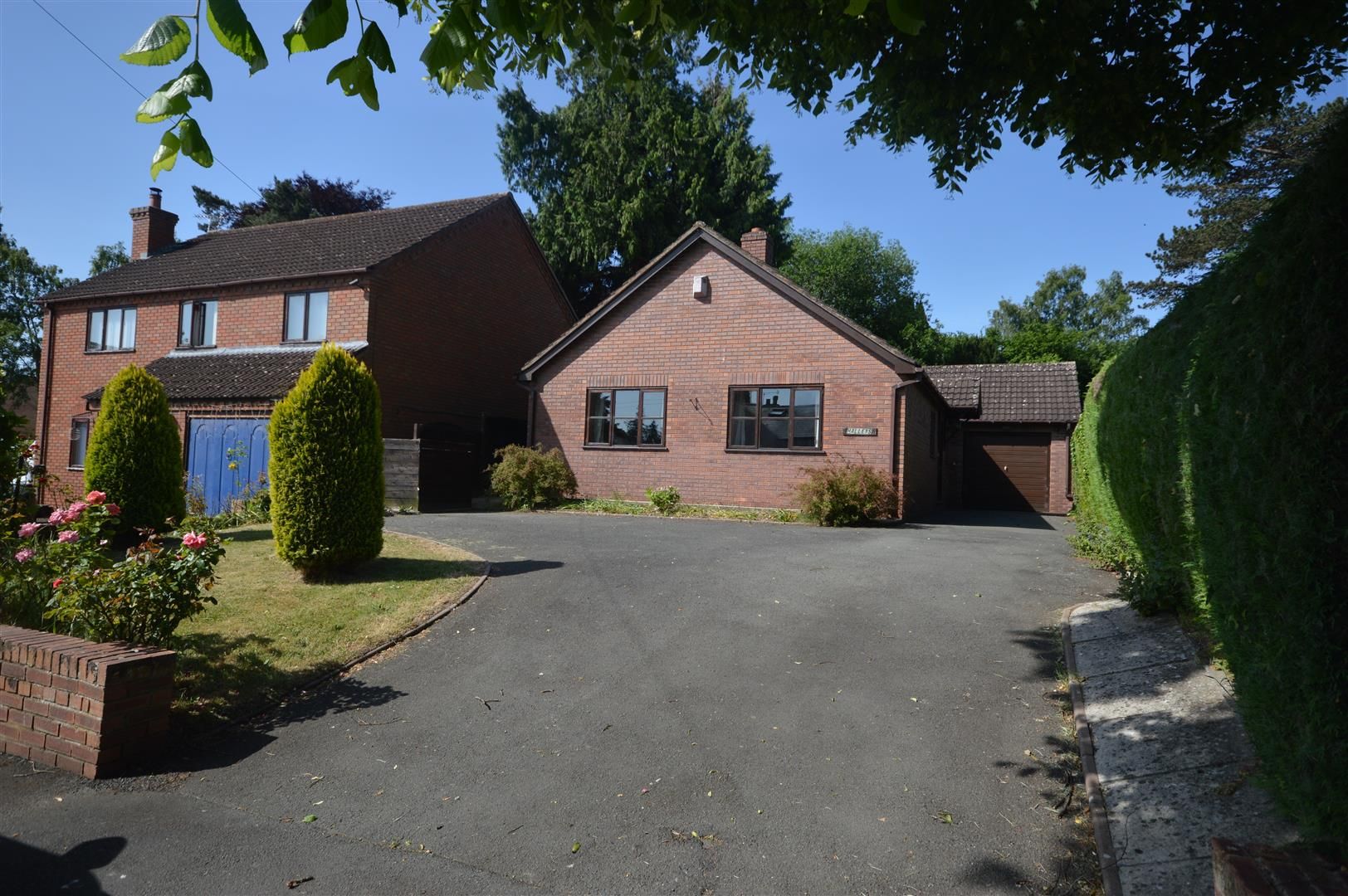 3 bed detached-bungalow for sale in Leominster, HR6