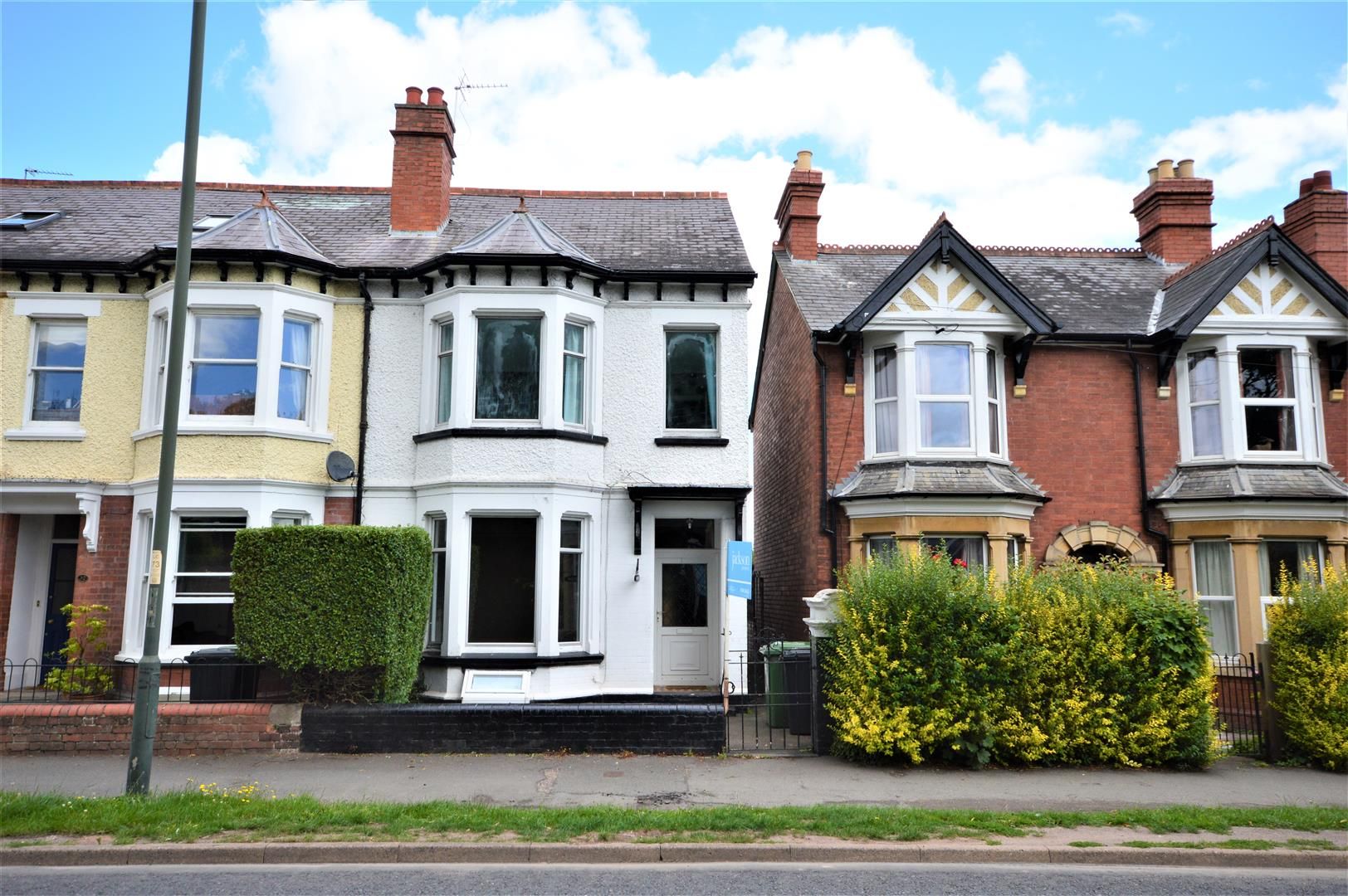 4 bed end of terrace for sale, HR4