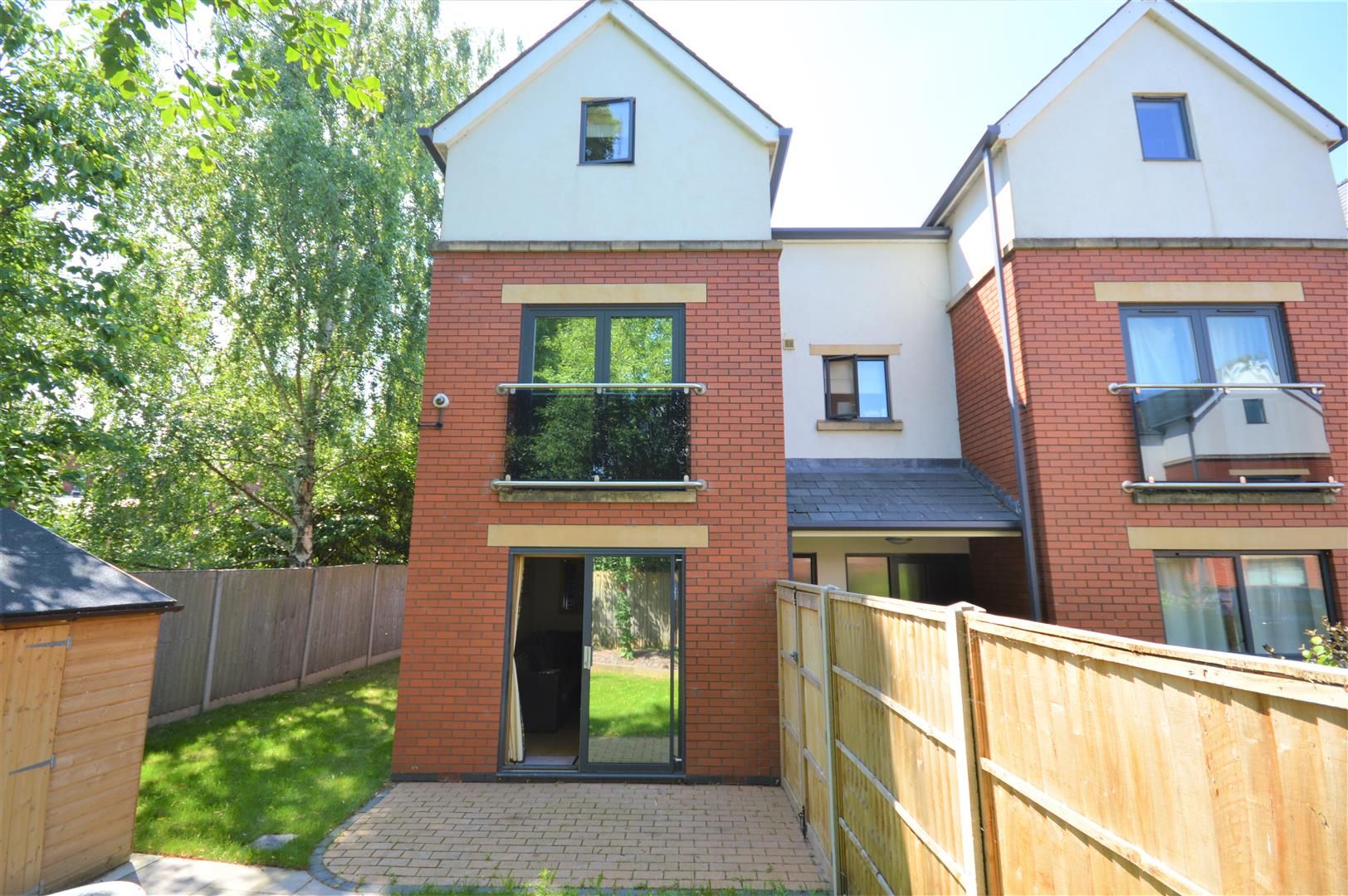 5 bed town-house for sale, HR4