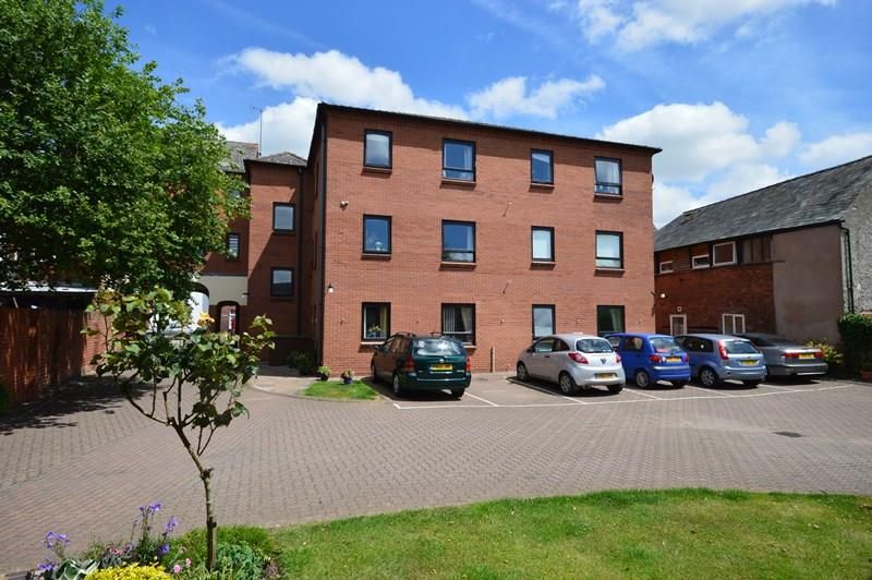 2 bed flat for sale in Leominster, HR6
