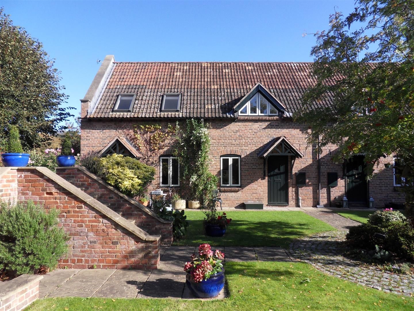 3 bed semi-detached to rent in Wye Street, HR2